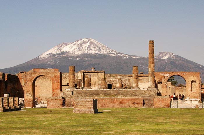 travel-with-us_pompeii